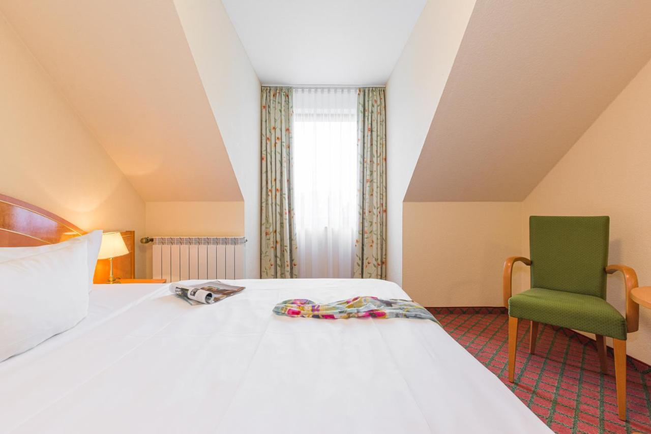 Lohmann'S Kapeller Hof Otel Langenfeld  Dış mekan fotoğraf