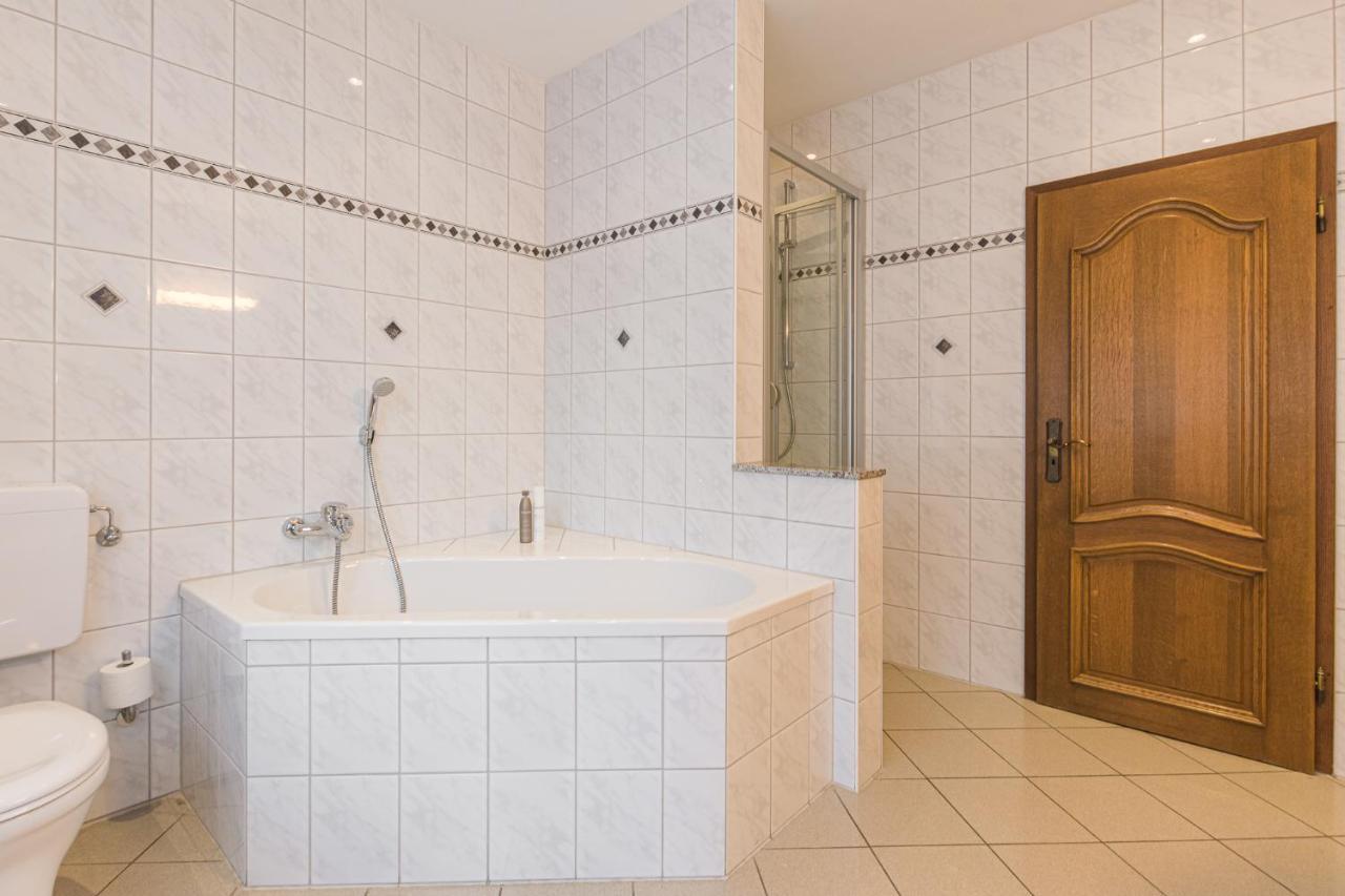 Lohmann'S Kapeller Hof Otel Langenfeld  Dış mekan fotoğraf